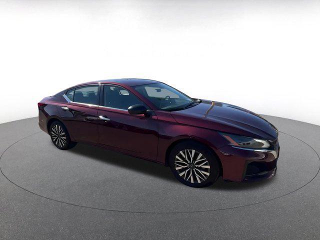 Photo of 2024 Garnet Pearl Metallic Nissan Altima