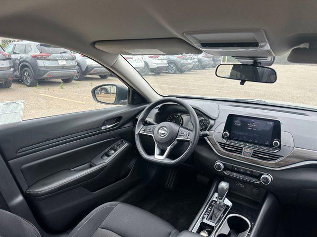Photo of 2024 Brilliant Silver Metallic Nissan Altima