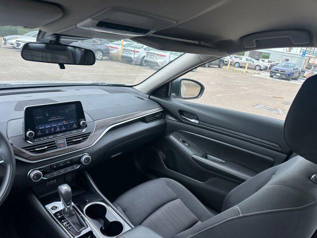Photo of 2024 Brilliant Silver Metallic Nissan Altima