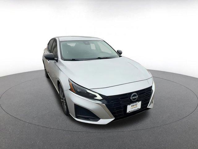 Photo of 2024 Brilliant Silver Metallic Nissan Altima
