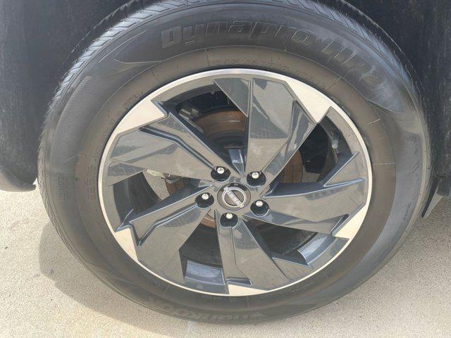 Photo of 2024 Super Black Nissan Rogue