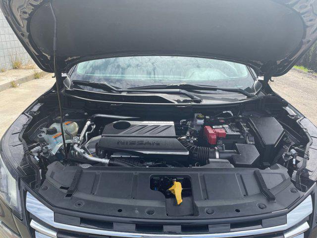 Photo of 2024 Super Black Nissan Rogue