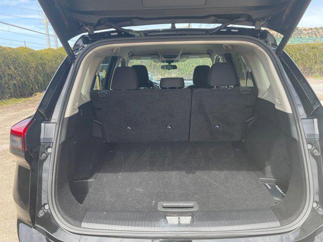 Photo of 2024 Super Black Nissan Rogue