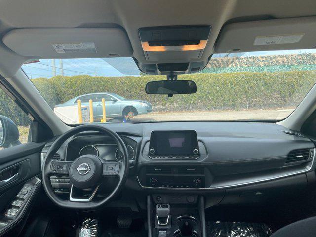 Photo of 2024 Super Black Nissan Rogue