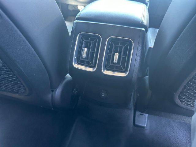 Photo of 2024 Everlasting Silver Kia Sorento