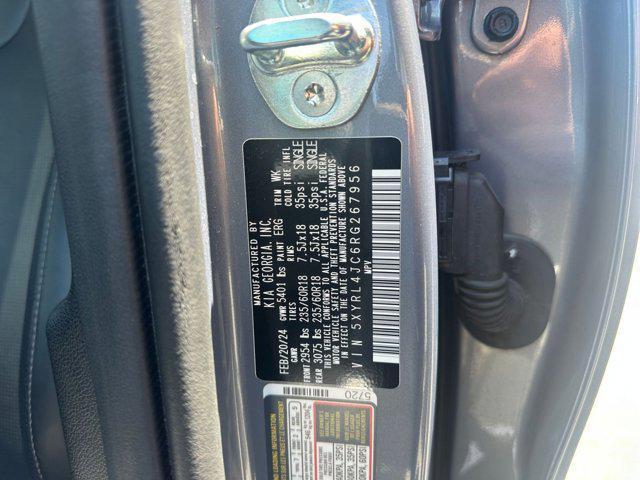 Photo of 2024 Everlasting Silver Kia Sorento
