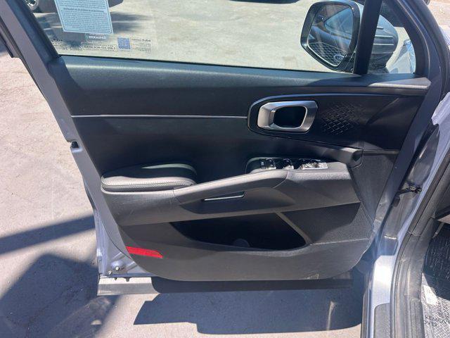 Photo of 2024 Everlasting Silver Kia Sorento