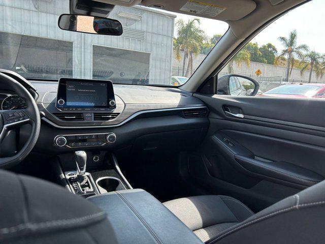 Photo of 2024 Brilliant Silver Metallic Nissan Altima