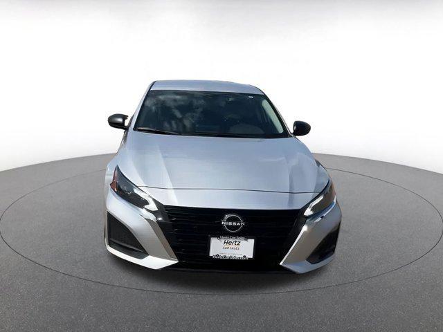 Photo of 2024 Brilliant Silver Metallic Nissan Altima