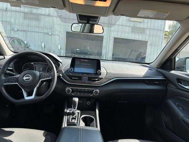 Photo of 2024 Brilliant Silver Metallic Nissan Altima
