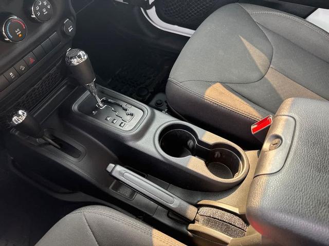 Photo of 2017 Bright White Clearcoat Jeep Wrangler Unlimited