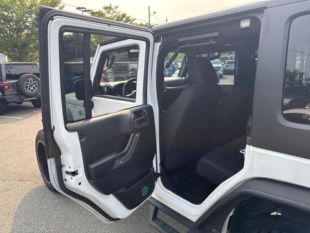 Photo of 2017 Bright White Clearcoat Jeep Wrangler Unlimited
