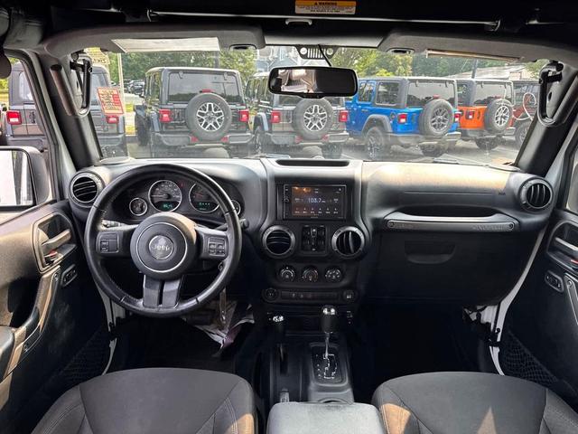 Photo of 2017 Bright White Clearcoat Jeep Wrangler Unlimited