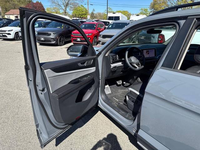 Photo of 2024 Pure Gray Volkswagen Atlas