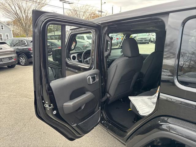 Photo of 2025 Black Clearcoat Jeep Wrangler