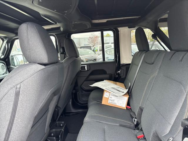 Photo of 2025 Black Clearcoat Jeep Wrangler