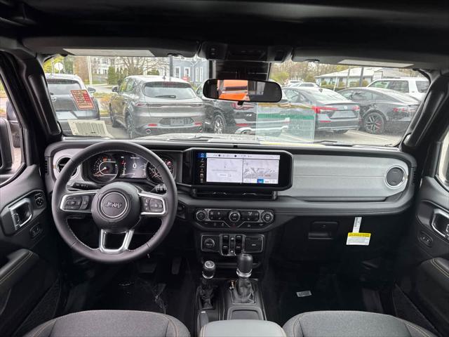 Photo of 2025 Black Clearcoat Jeep Wrangler