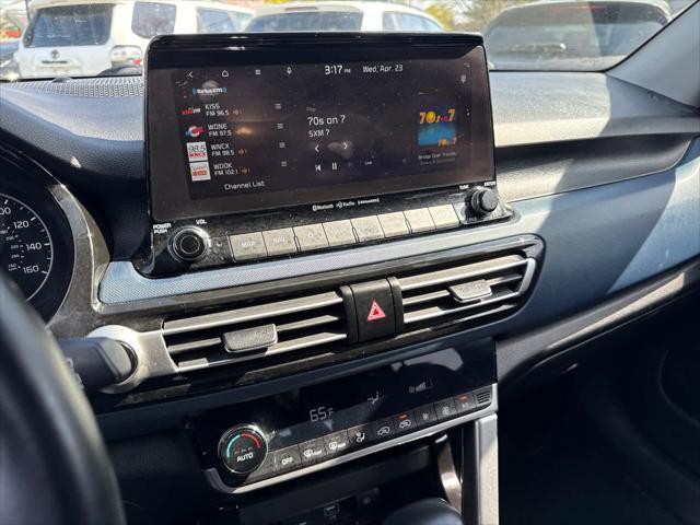 Photo of 2023 Starbright Yellow/Black Roof Kia Seltos