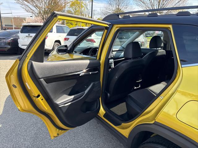 Photo of 2023 Starbright Yellow/Black Roof Kia Seltos