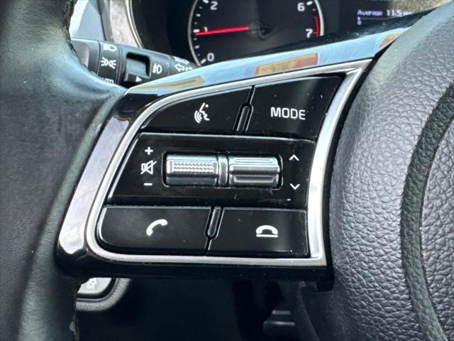 Photo of 2023 Starbright Yellow/Black Roof Kia Seltos