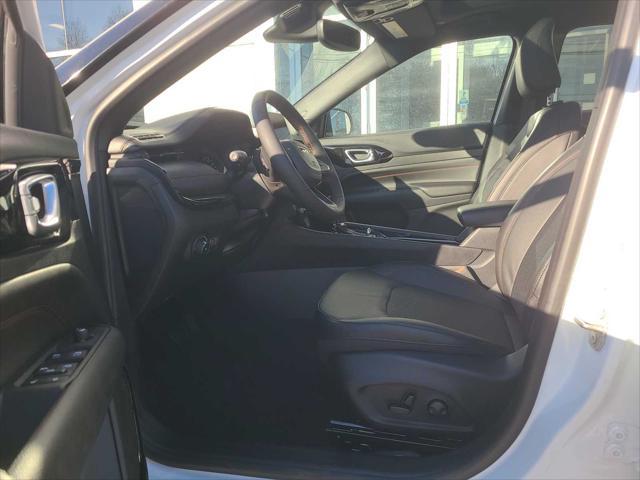 Photo of 2024 Bright White Clearcoat Jeep Compass