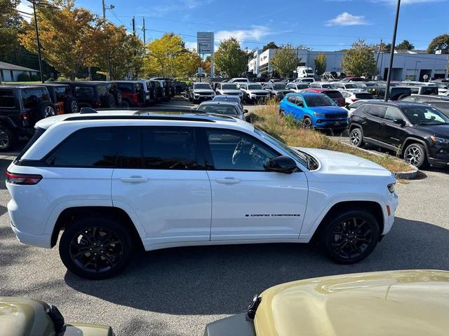 Photo of 2023 Bright White Clearcoat Jeep Grand Cherokee 4xe