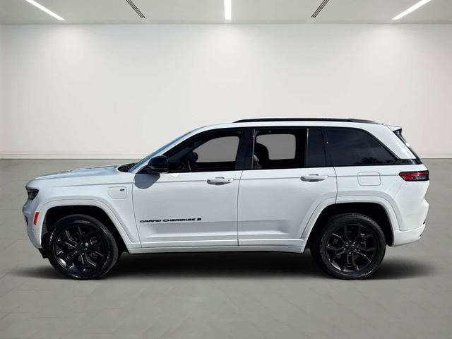 Photo of 2023 Bright White Clearcoat Jeep Grand Cherokee 4xe