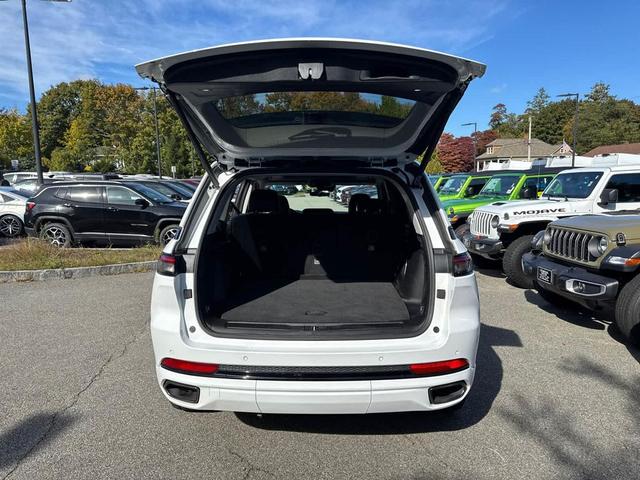 Photo of 2023 Bright White Clearcoat Jeep Grand Cherokee 4xe