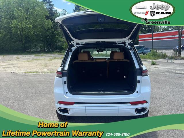 Photo of 2025 Bright White Clearcoat Jeep Grand Cherokee