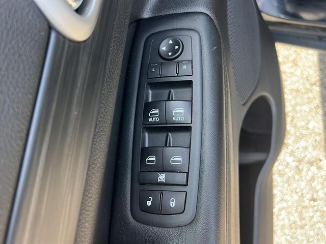 Photo of 2020 Diamond Black Crystal Pearlcoat Jeep Grand Cherokee