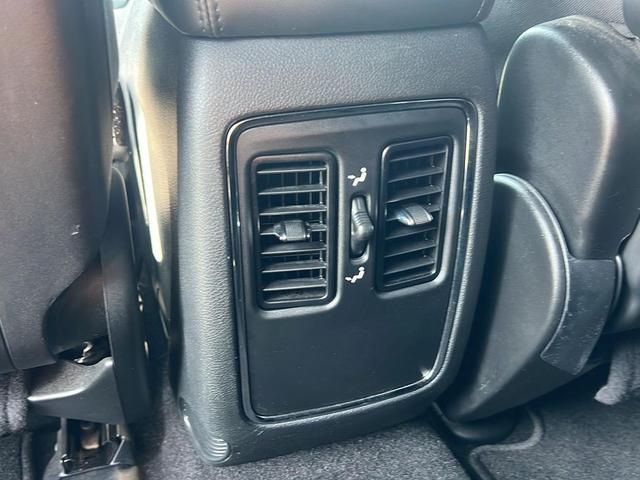 Photo of 2020 Diamond Black Crystal Pearlcoat Jeep Grand Cherokee