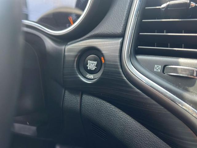 Photo of 2020 Diamond Black Crystal Pearlcoat Jeep Grand Cherokee