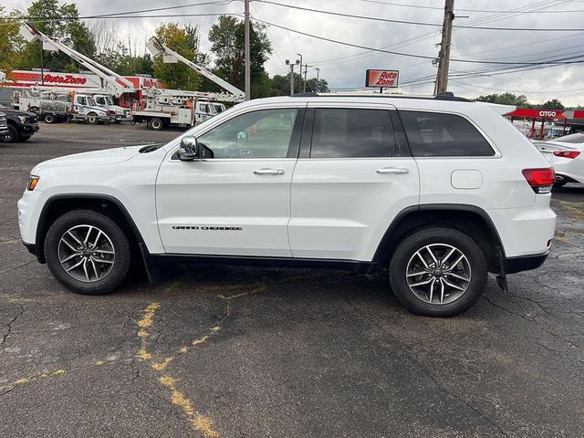 Photo of 2020 Bright White Clearcoat Jeep Grand Cherokee