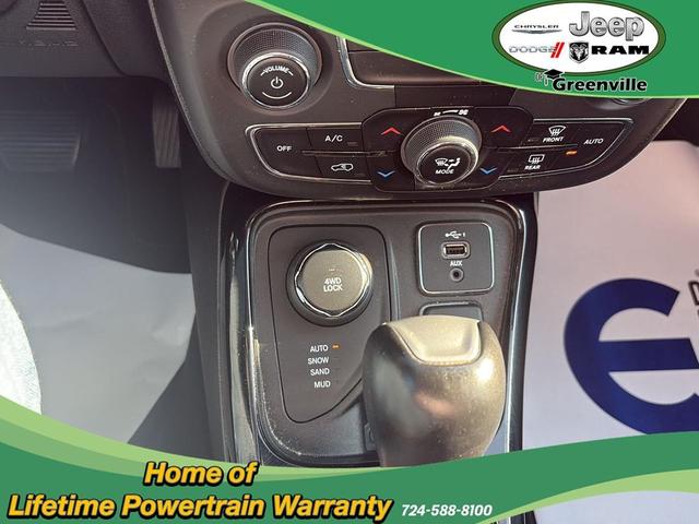 Photo of 2019 White Clearcoat Jeep Compass