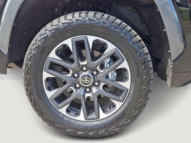 Photo of 2022 Midnight Black Metallic Toyota Tundra