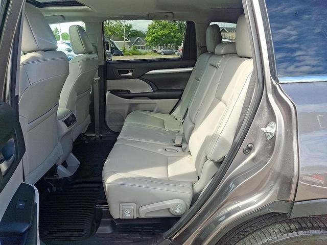 Photo of 2018 Charcoal Toyota Highlander