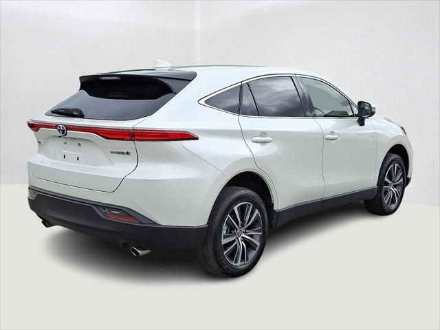 Photo of 2022 Blizzard Pearl Toyota Venza