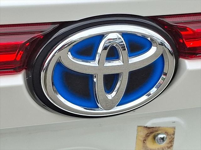 Photo of 2022 Blizzard Pearl Toyota Venza