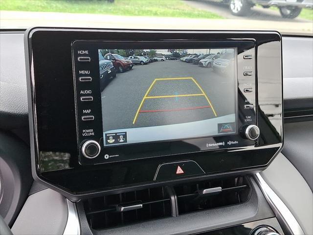 Photo of 2022 Blizzard Pearl Toyota Venza