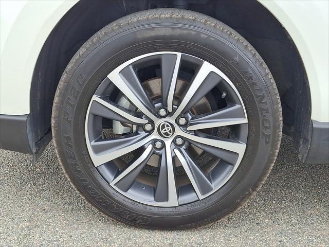 Photo of 2022 Blizzard Pearl Toyota Venza