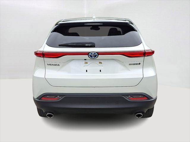 Photo of 2022 Blizzard Pearl Toyota Venza