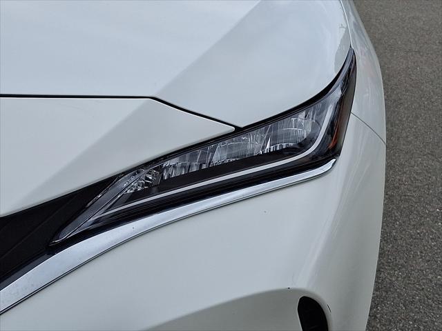 Photo of 2022 Blizzard Pearl Toyota Venza