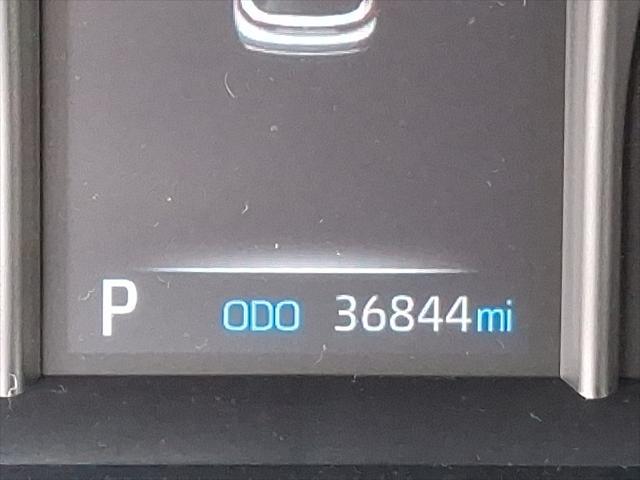 Photo of 2022 Blizzard Pearl Toyota Venza