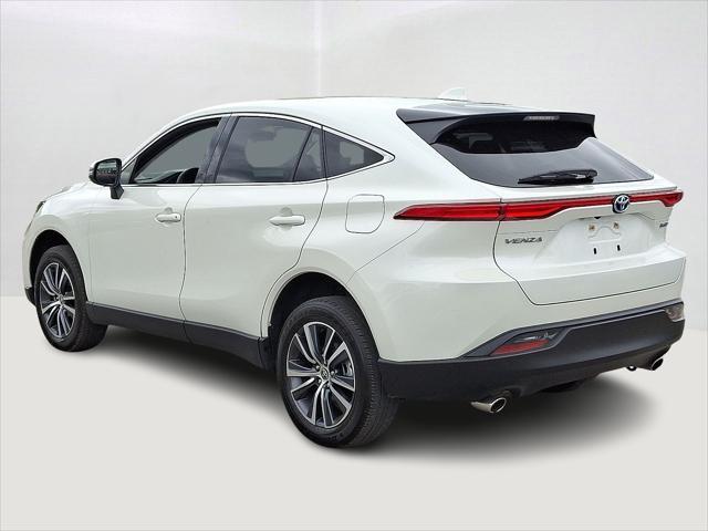 Photo of 2022 Blizzard Pearl Toyota Venza