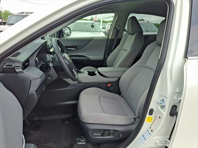 Photo of 2022 Blizzard Pearl Toyota Venza