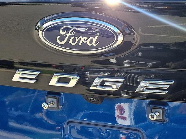 Photo of 2024 Blue Ford Edge