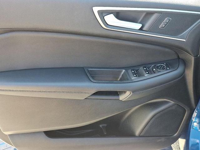 Photo of 2024 Blue Ford Edge