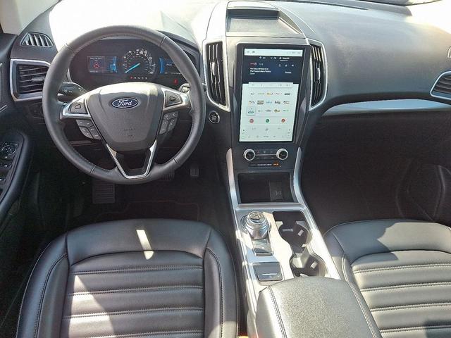Photo of 2024 Blue Ford Edge