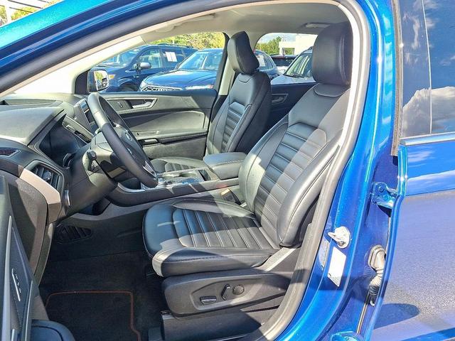 Photo of 2024 Blue Ford Edge