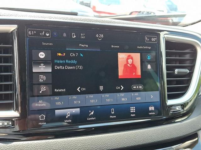 Photo of 2024 Diamond Black Crystal Pearlcoat Chrysler Pacifica